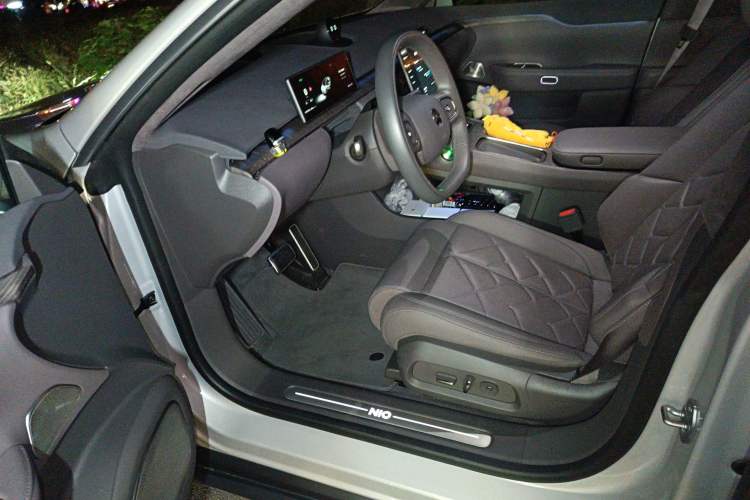 Used Nio ET7 2024 75 kWh Executive Signature Edition Driver Seat