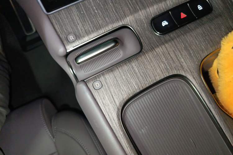 Used Nio ET7 2024 75 kWh Executive Signature Edition Gear Lever