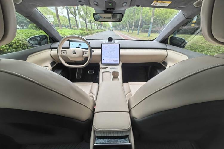 Used Nio ET7 2022 75 kWh Interior 2