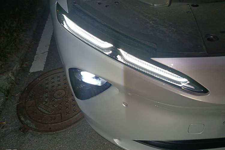 Used Nio ET7 2024 75 kWh Executive Signature Edition Right Front Headlight