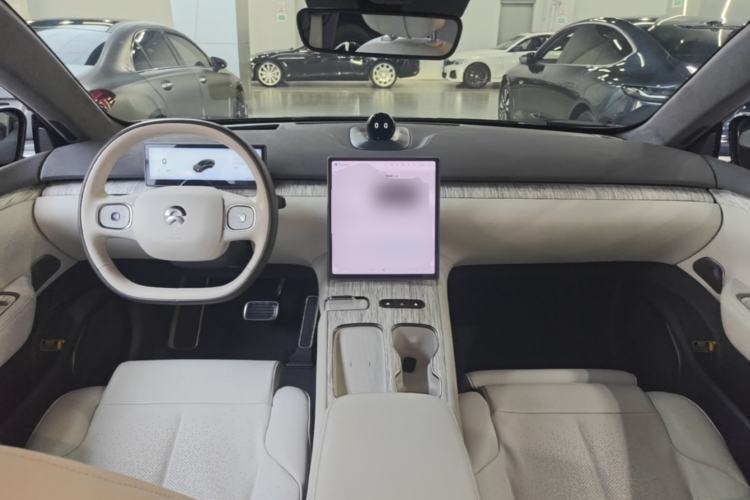 Used Nio ET7 2022 75 kWh Center Console