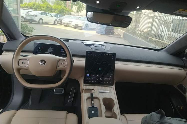Used Nio ET7 2022 75 kWh Center Console