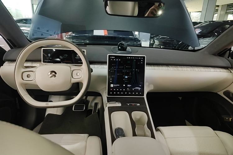 Used Nio ET7 2022 75 kWh Center Console