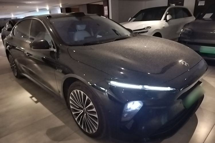 Used Nio ET7 2022 75 kWh Front Right 45 Deg