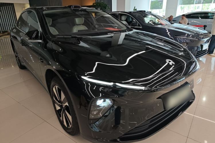 Used Nio ET7 2022 75 kWh Front Right 45 Deg