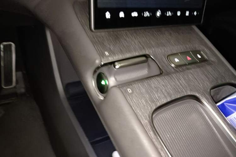 Used Nio ET7 2022 75 kWh Gear Lever