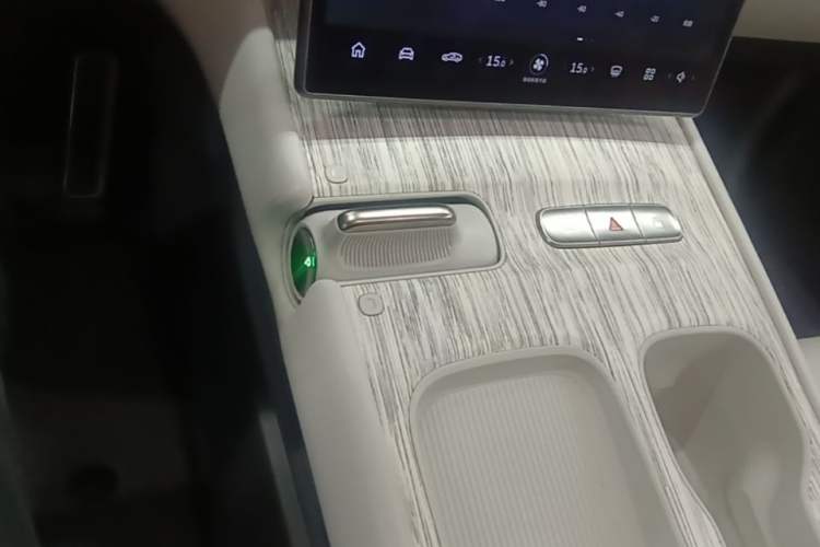 Used Nio ET7 2022 100kWh First Edition Gear Lever