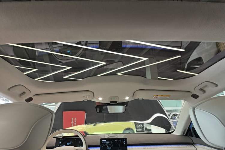 Used Nio ET7 2022 75 kWh Headliner