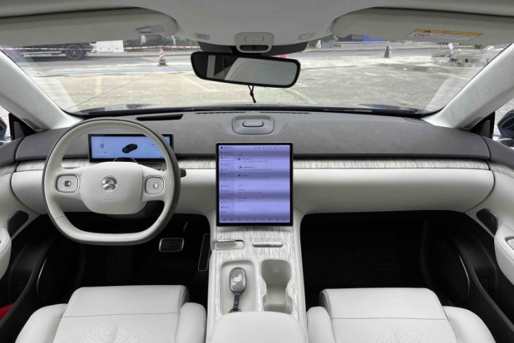 Used Nio ET7 2022 75 kWh Interior 1