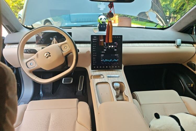 Used Nio ET7 2022 75 kWh Interior 2