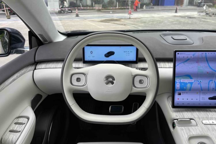 Used Nio ET7 2022 75 kWh Interior 2