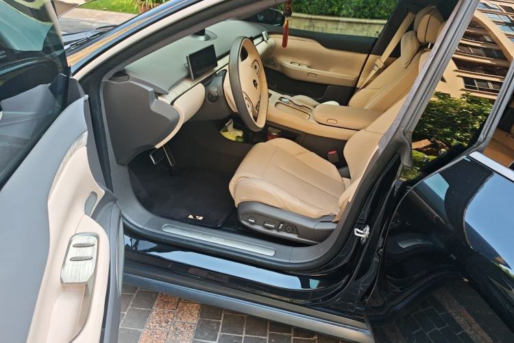Used Nio ET7 2022 75 kWh Interior 3