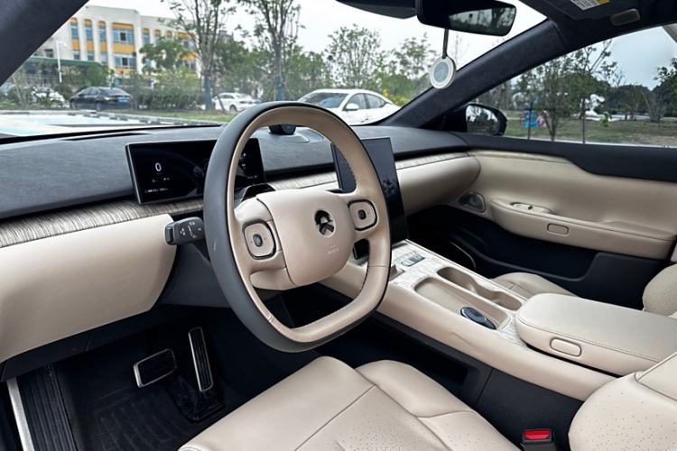 Used Nio ET7 2022 75 kWh Interior 3