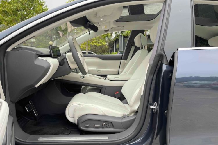 Used Nio ET7 2022 75 kWh Interior 4