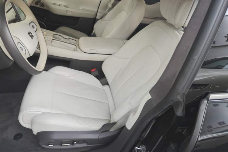 Used Nio ET7 2022 75 kWh Left Front Seat