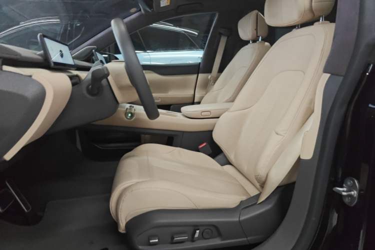 Used Nio ET7 2022 75 kWh Left Front Seat