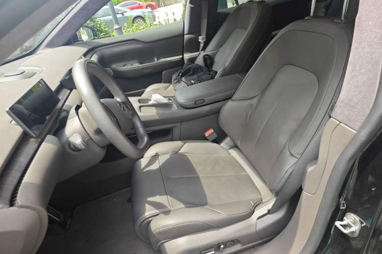 Used Nio ET7 2022 75 kWh Left Front Seat