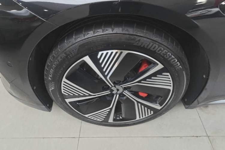 Used Nio ET7 2022 75 kWh Left Front Wheel Hub