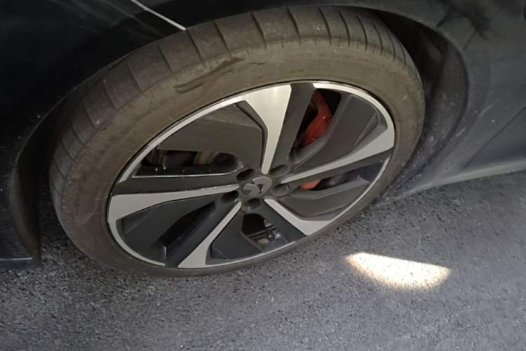 Used Nio ET7 2022 75 kWh Left Front Wheel Hub