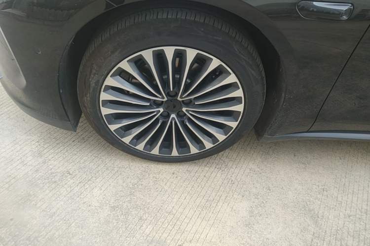 Used Nio ET7 2022 75 kWh Left Front Wheel Hub