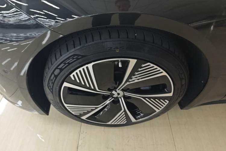 Used Nio ET7 2022 100 kWh Left Front Wheel Hub