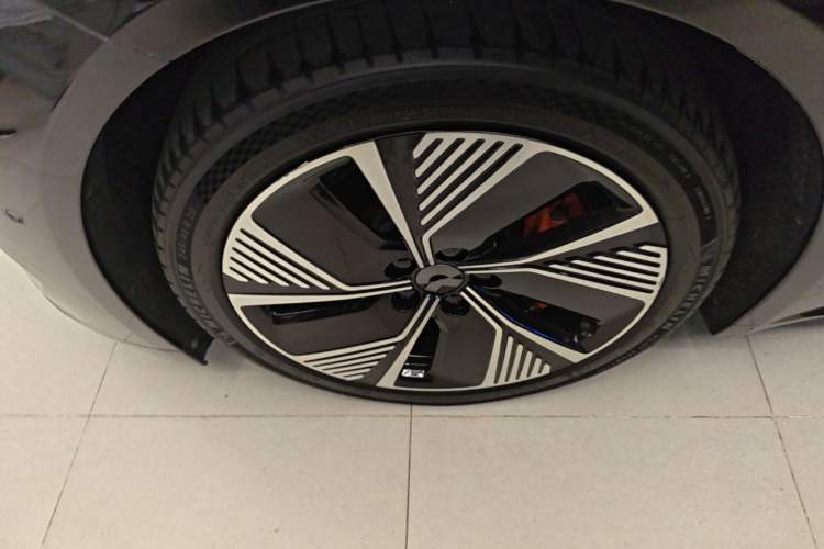 Used Nio ET7 2022 100 kWh Left Front Wheel Hub