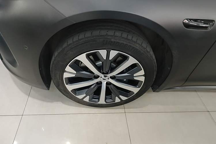 Used Nio ET7 2022 75 kWh Left Front Wheel Hub