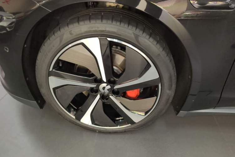 Used Nio ET7 2022 75 kWh Left Front Wheel Hub