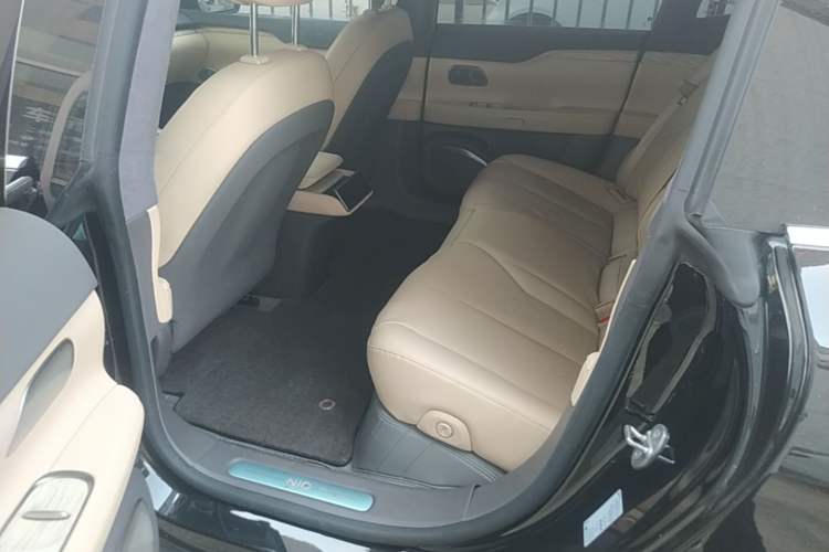 Used Nio ET7 2022 75 kWh Left Rear Seat