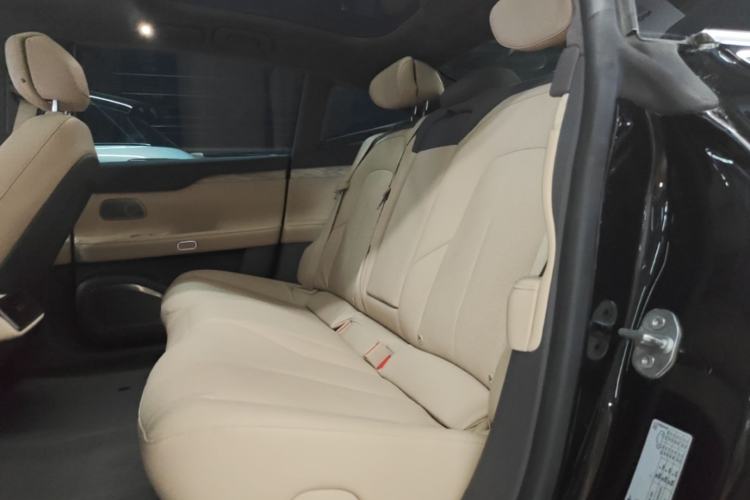 Used Nio ET7 2022 75 kWh Left Rear Seat