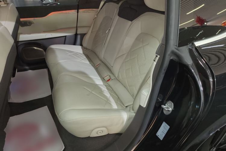 Used Nio ET7 2022 75 kWh Left Rear Seat