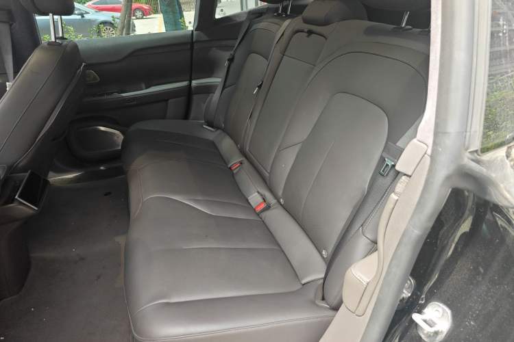 Used Nio ET7 2022 75 kWh Left Rear Seat
