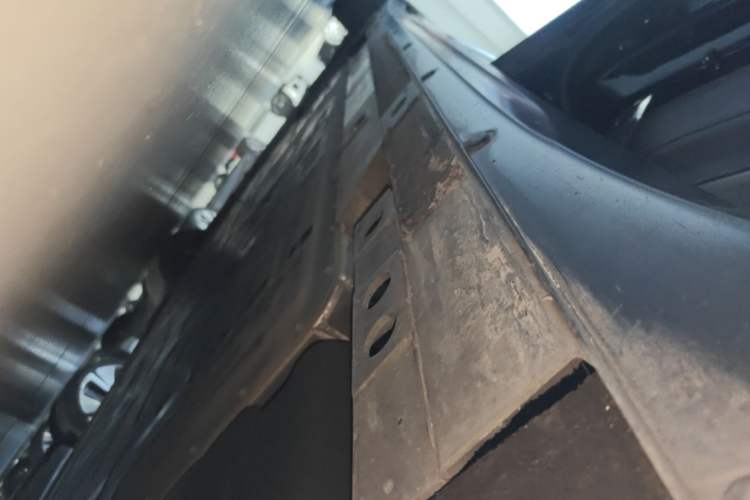 Used Nio ET7 2022 75 kWh Left Side Sill