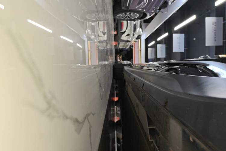 Used Nio ET7 2022 75 kWh Left Side Sill