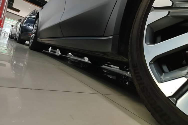 Used Nio ET7 2022 75 kWh Left Side Sill