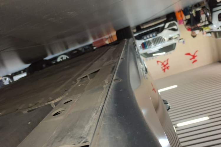 Used Nio ET7 2022 75 kWh Left Side Sill