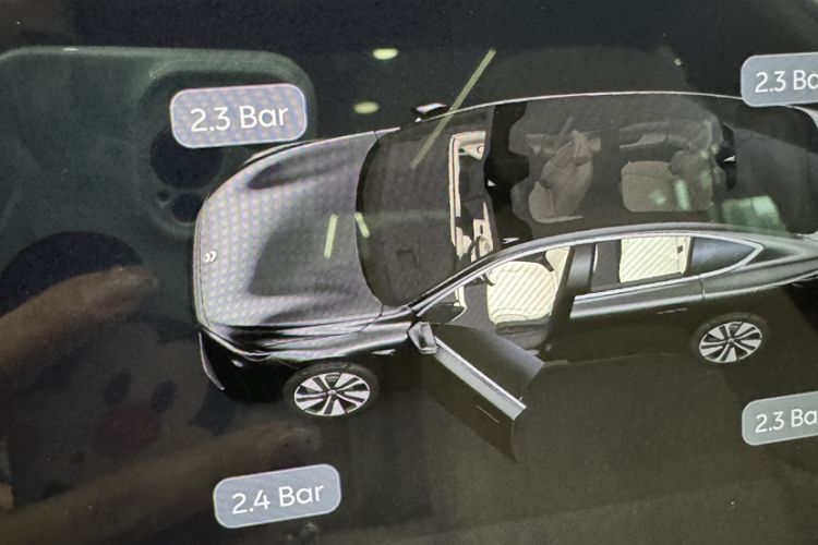 Used Nio ET7 2022 75 kWh Odometer Close Up