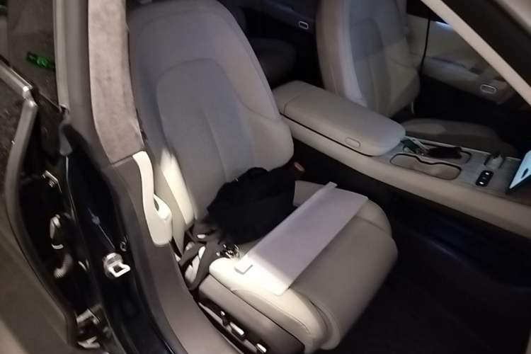 Used Nio ET7 2022 75 kWh Right Front Seat