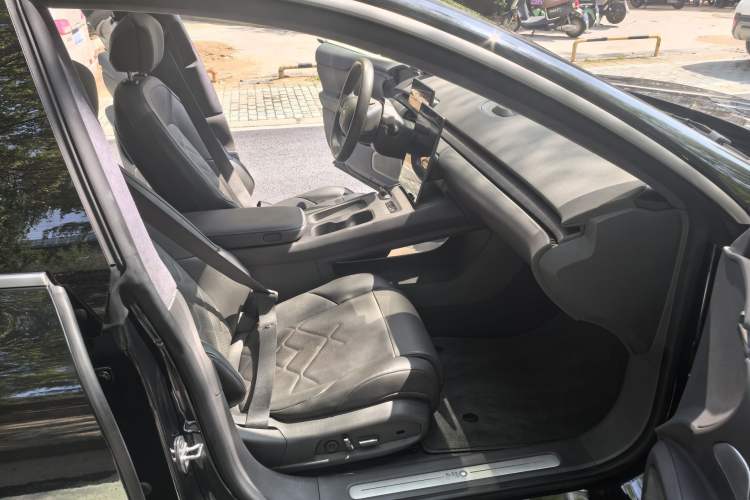 Used Nio ET7 2022 100 kWh Right Front Seat