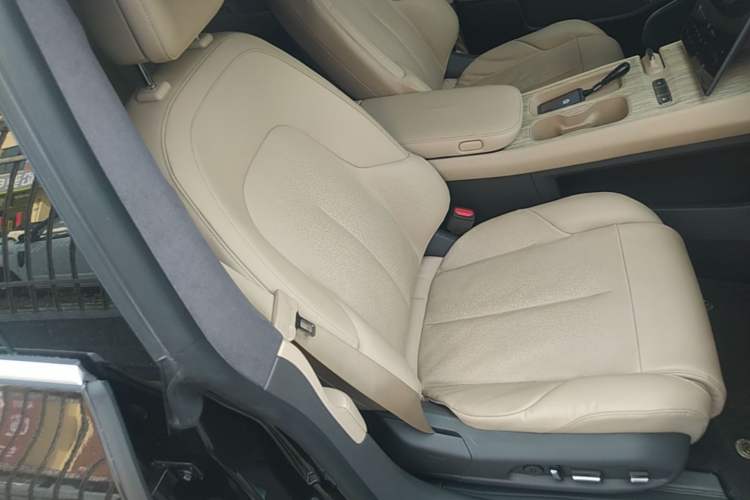 Used Nio ET7 2022 75 kWh Right Front Seat