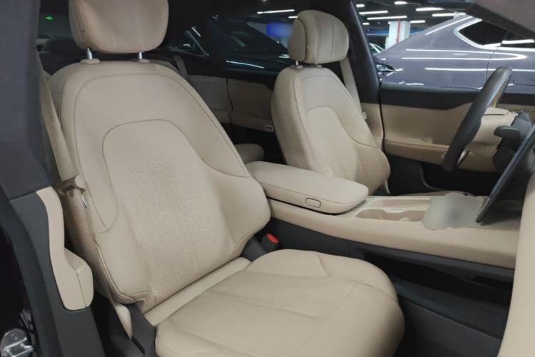 Used Nio ET7 2022 75 kWh Right Front Seat