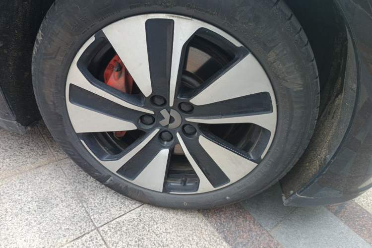 Used Nio ET7 2022 75 kWh Right Front Wheel Hub