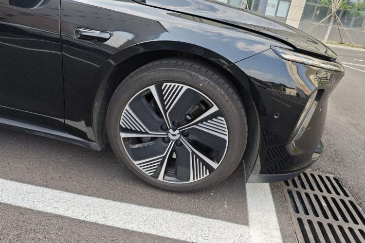 Used Nio ET7 2022 100kWh First Edition Right Front Wheel Hub