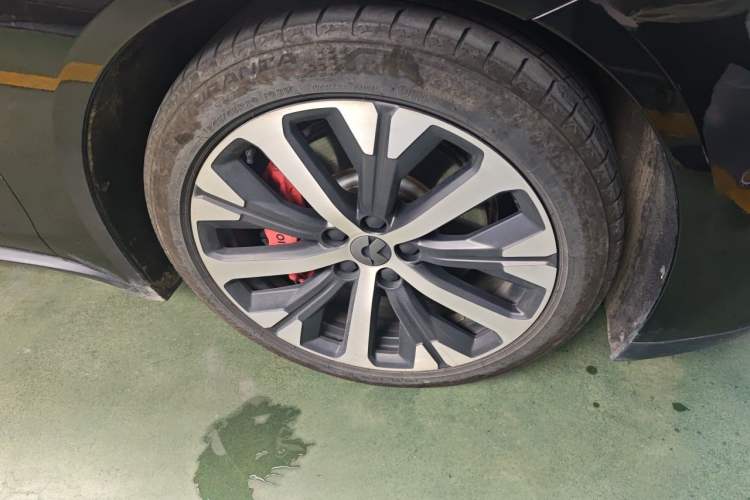 Used Nio ET7 2022 100kWh First Edition Right Front Wheel Hub