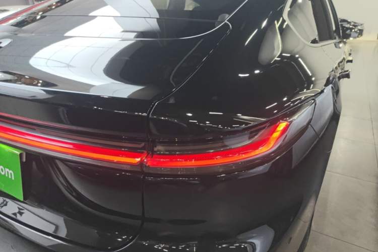 Used Nio ET7 2022 75 kWh Right Rear Taillight