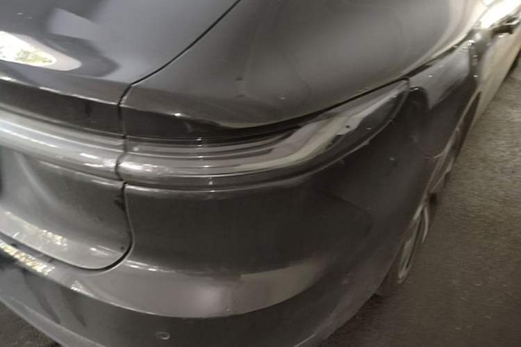 Used Nio ET7 2022 75 kWh Right Rear Taillight