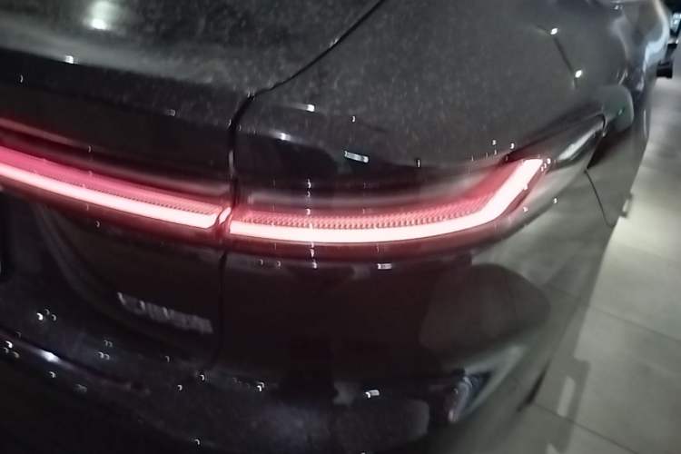Used Nio ET7 2022 75 kWh Right Rear Taillight
