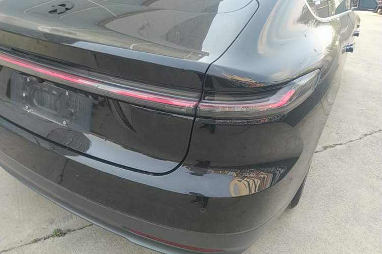 Used Nio ET7 2022 75 kWh Right Rear Taillight