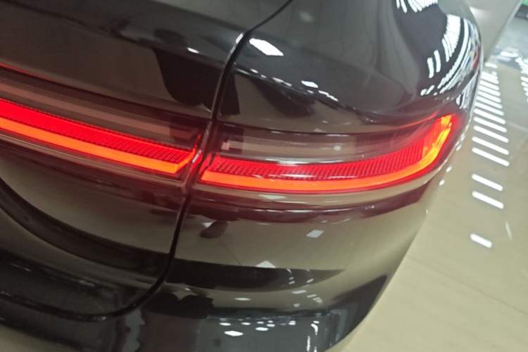Used Nio ET7 2022 100 kWh Right Rear Taillight