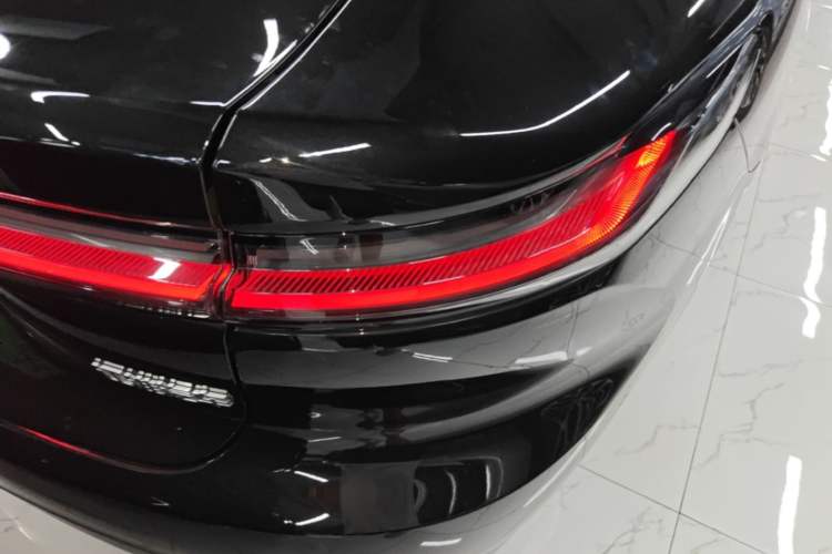 Used Nio ET7 2022 75 kWh Right Rear Taillight